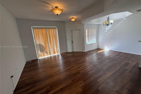 Townhouse in Pembroke Pines, Florida 2 bedrooms, 102.19 sq.m. № 2042979 - photo 2