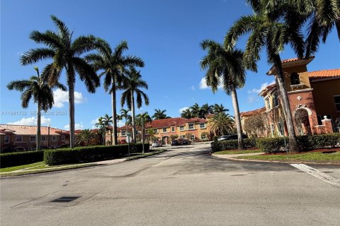 Townhouse in Pembroke Pines, Florida 2 bedrooms, 102.19 sq.m. № 2042979 - photo 19