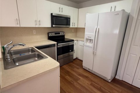 Townhouse in Pembroke Pines, Florida 2 bedrooms, 102.19 sq.m. № 2042979 - photo 6