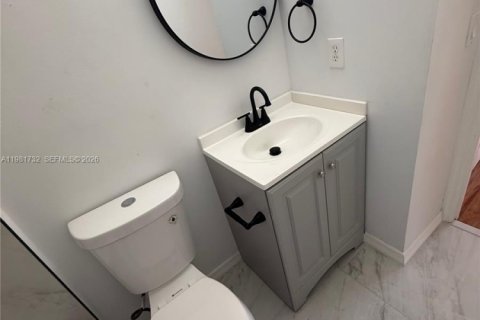 Townhouse in Pembroke Pines, Florida 2 bedrooms, 102.19 sq.m. № 2042979 - photo 17