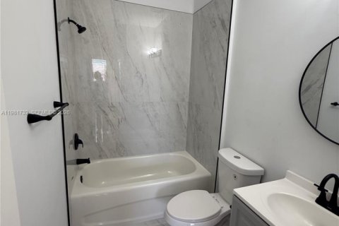 Townhouse in Pembroke Pines, Florida 2 bedrooms, 102.19 sq.m. № 2042979 - photo 18