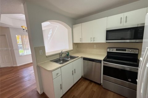 Townhouse in Pembroke Pines, Florida 2 bedrooms, 102.19 sq.m. № 2042979 - photo 5