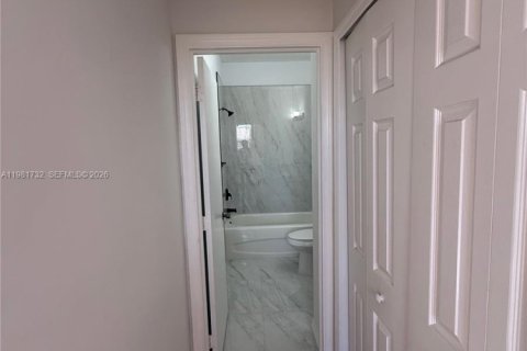 Townhouse in Pembroke Pines, Florida 2 bedrooms, 102.19 sq.m. № 2042979 - photo 16