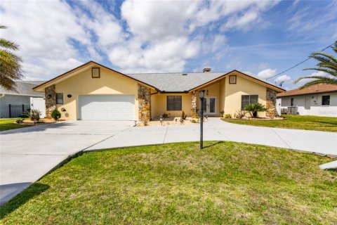 House in Palm Coast, Florida 3 bedrooms, 198.63 sq.m. № 2216225