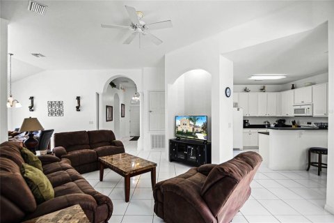 House in Haines City, Florida 4 bedrooms, 200.11 sq.m. № 1723837 - photo 11