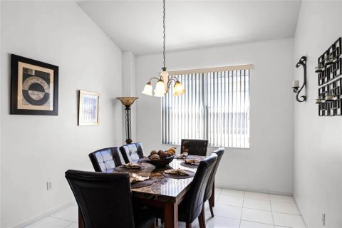 House in Haines City, Florida 4 bedrooms, 200.11 sq.m. № 1723837 - photo 7
