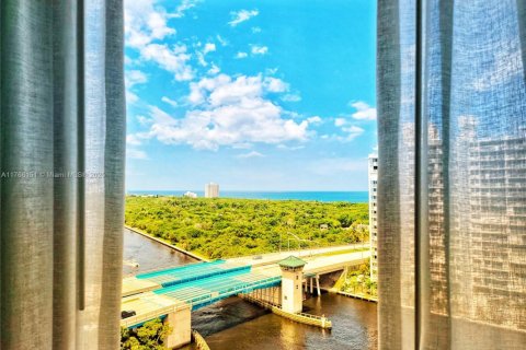 Кондоминиум с 1 спальней в Форт-Лодердейл, Флорида № 2021735