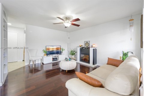 Copropriété à vendre à Coral Springs, Floride: 1 chambre, 88.26 m2 № 2019768 - photo 3