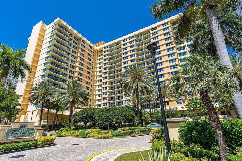 Condominio en Hollywood, Florida, 1 dormitorio  № 2045693
