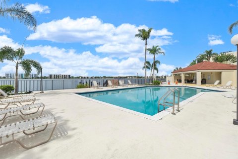 Condominio en venta en Oakland Park, Florida, 2 dormitorios, 85.47 m2 № 2146147 - foto 23