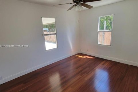 Купить виллу или дом в Майами, Флорида 2 спальни, 72.46м2, № 2002250 - фото 9