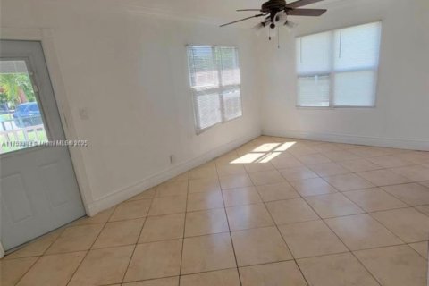 Купить виллу или дом в Майами, Флорида 2 спальни, 72.46м2, № 2002250 - фото 6