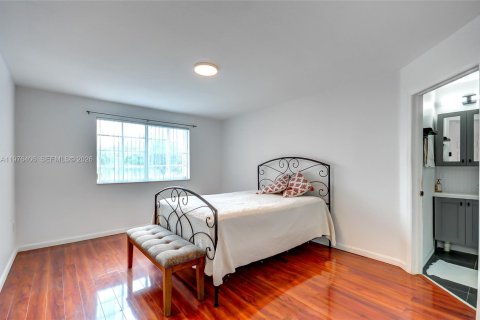 Condo in Doral, Florida, 3 bedrooms  № 2040865 - photo 9