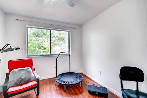 Condo in Doral, Florida, 3 bedrooms  № 2040865 - photo 11