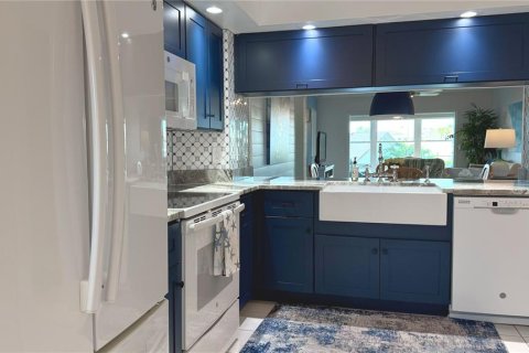 Condo in Bradenton, Florida, 2 bedrooms  № 2316890 - photo 19