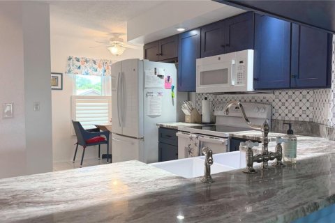 Condo in Bradenton, Florida, 2 bedrooms  № 2316890 - photo 11