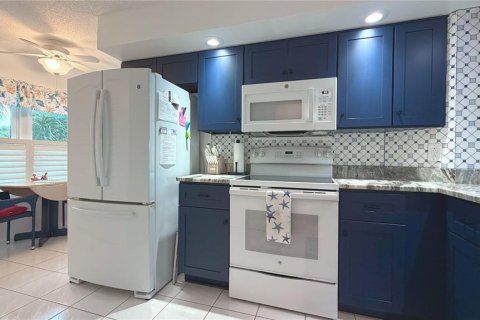 Condo in Bradenton, Florida, 2 bedrooms  № 2316890 - photo 16