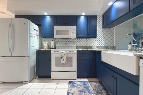 Condo in Bradenton, Florida, 2 bedrooms  № 2316890 - photo 14