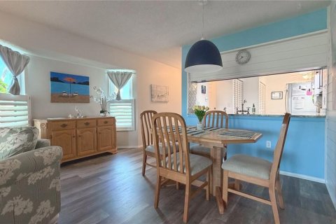 Condo in Bradenton, Florida, 2 bedrooms  № 2316890 - photo 9
