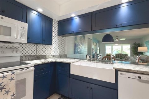 Condo in Bradenton, Florida, 2 bedrooms  № 2316890 - photo 12