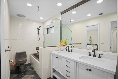 Copropriété à vendre à Hollywood, Floride: 2 chambres, 213.68 m2 № 1857595 - photo 14