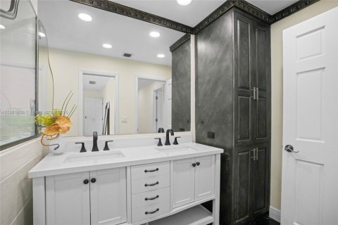 Copropriété à vendre à Hollywood, Floride: 2 chambres, 213.68 m2 № 1857595 - photo 13