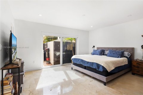 House in Doral, Florida 3 bedrooms, 130.9 sq.m. № 1701137 - photo 13