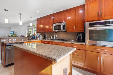 House in Doral, Florida 3 bedrooms, 130.9 sq.m. № 1701137 - photo 10