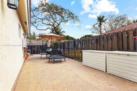 House in Doral, Florida 3 bedrooms, 130.9 sq.m. № 1701137 - photo 29