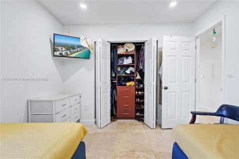 House in Doral, Florida 3 bedrooms, 130.9 sq.m. № 1701137 - photo 22