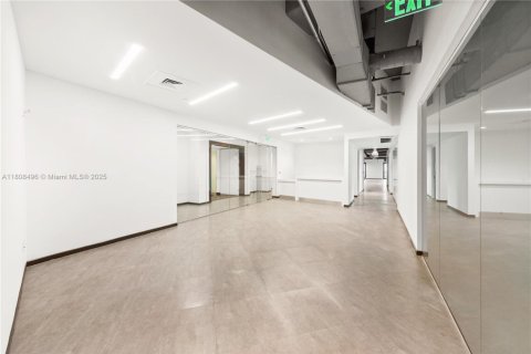 Commercial property in Coral Gables, Florida № 2039373 - photo 2