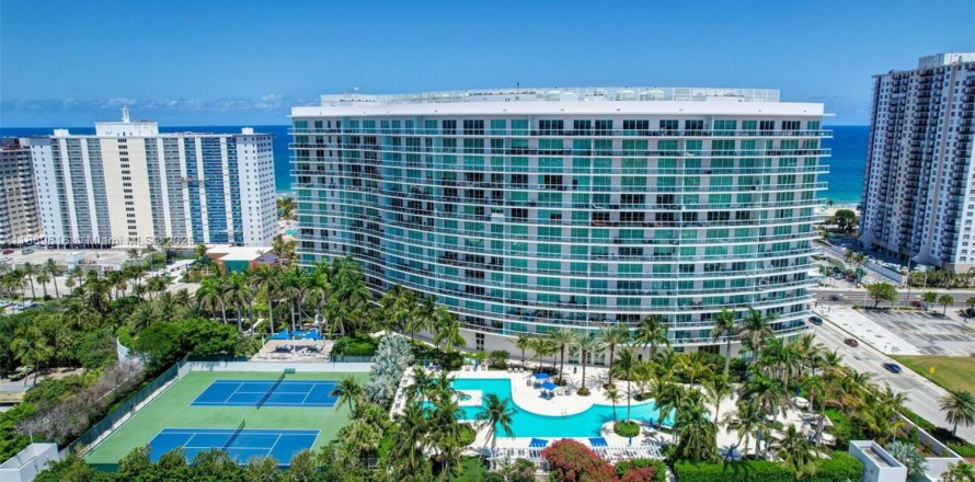 Condo in Pompano Beach, Florida, 2 bedrooms  № 1947983