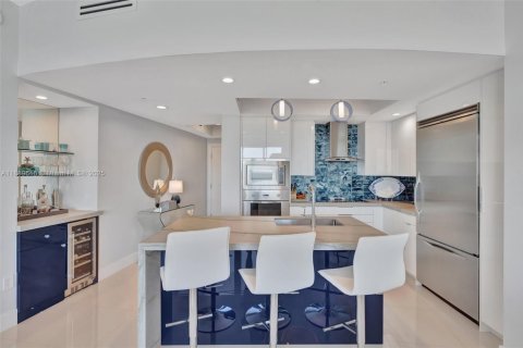 Condo in Pompano Beach, Florida, 2 bedrooms  № 1947983 - photo 7