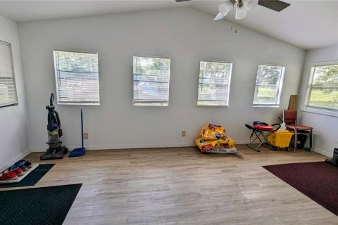 Villa ou maison à louer à Haines City, Floride: 4 chambres, 157.93 m2 № 1909357 - photo 9