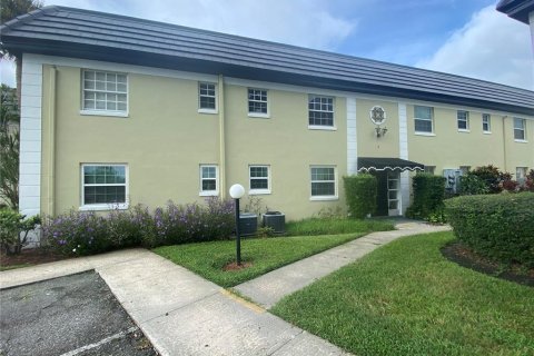 Condominio en alquiler en Winter Park, Florida, 2 dormitorios, 95.32 m2 № 1912978 - foto 1