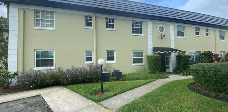 Condominio en Winter Park, Florida, 2 dormitorios № 1912978