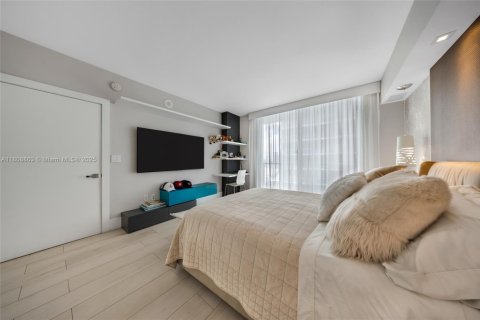 Condo in Miami, Florida, 2 bedrooms  № 1745960 - photo 16