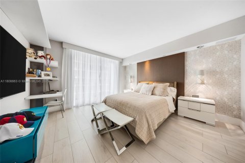 Condo in Miami, Florida, 2 bedrooms  № 1745960 - photo 17