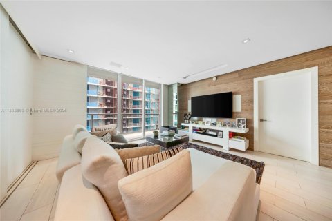 Condo in Miami, Florida, 2 bedrooms  № 1745960 - photo 2
