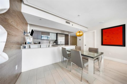 Condo in Miami, Florida, 2 bedrooms  № 1745960 - photo 6
