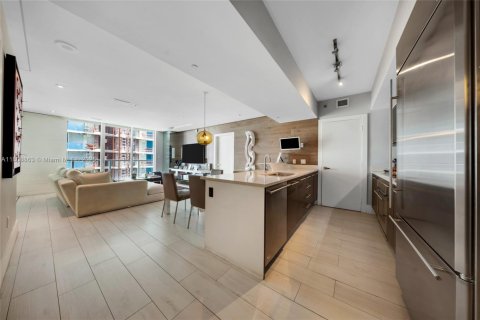 Condo in Miami, Florida, 2 bedrooms  № 1745960 - photo 3
