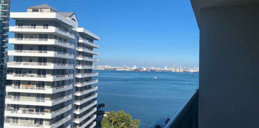 Кондоминиум с 1 спальней в Майами, Флорида № 2021885