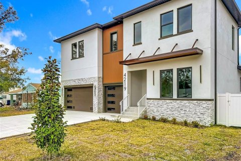 Villa ou maison à vendre à Tampa, Floride: 5 chambres, 332.96 m2 № 2148133 - photo 2