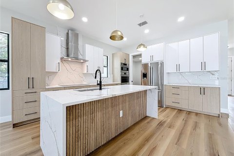 Villa ou maison à vendre à Tampa, Floride: 5 chambres, 332.96 m2 № 2148133 - photo 4