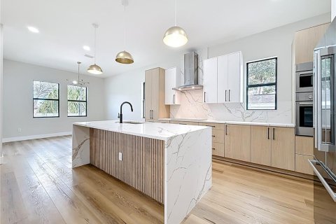 Villa ou maison à vendre à Tampa, Floride: 5 chambres, 332.96 m2 № 2148133 - photo 5