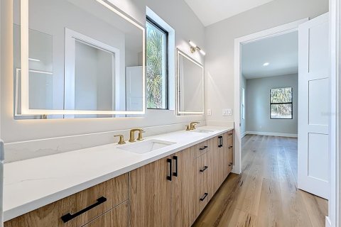 Villa ou maison à vendre à Tampa, Floride: 5 chambres, 332.96 m2 № 2148133 - photo 10