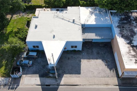 Commercial property in Miami, Florida № 1807175 - photo 9