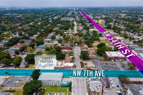 Commercial property in Miami, Florida № 1807175 - photo 2