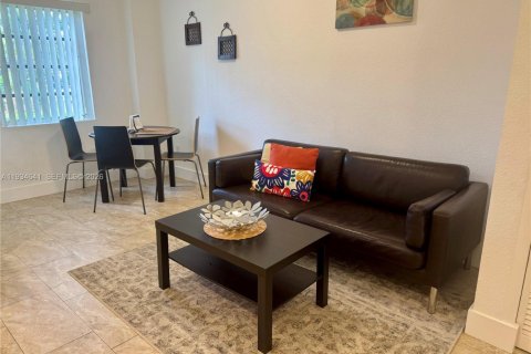 Touwnhouse à louer à Hollywood, Floride: 1 chambre, 46.45 m2 № 2000403 - photo 4