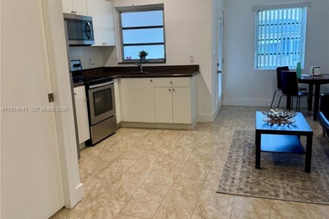 Touwnhouse à louer à Hollywood, Floride: 1 chambre, 46.45 m2 № 2000403 - photo 6